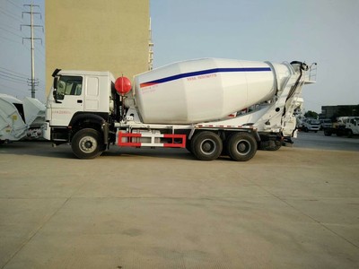 重汽豪沃380馬力三軸15方攪拌車現(xiàn)僅售39萬(wàn)，性價(jià)比之選